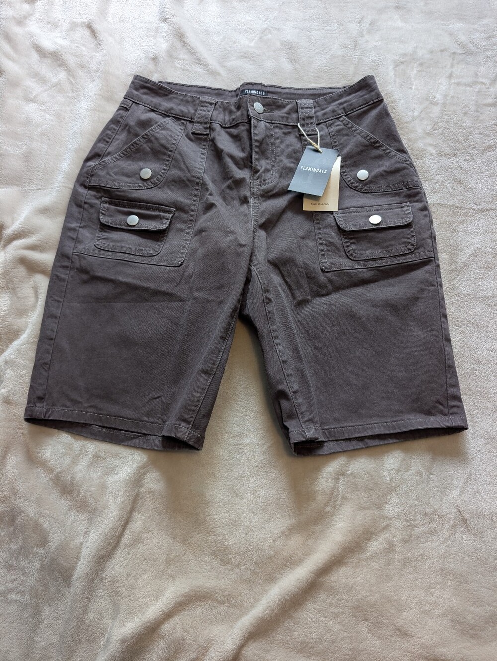 Flamingals Solid Stitch Detail Mid Waist Gray Bermuda Shorts NWT Large - Picture 4 of 9